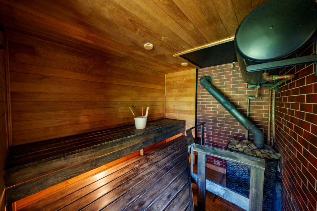 Sauna with fireplace hall